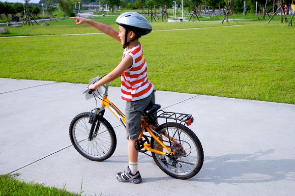 亲子休闲脚踏车图片-休闲图 童车 儿童 童年,休