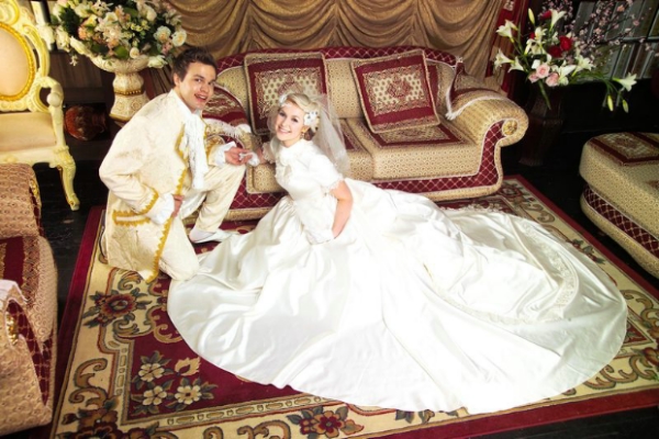皇室婚纱图片-婚纱写真图 裙摆 白色裙子 结婚